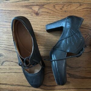 Clarks tie up heeled Mary Jane’s size 11